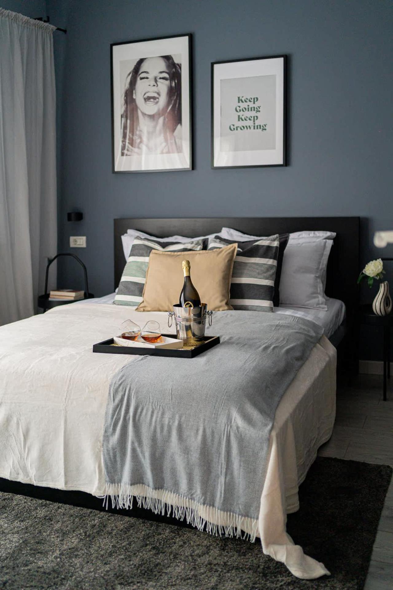 Chic Black & White 2Br Retreat On Dambovitei Букурещ Екстериор снимка