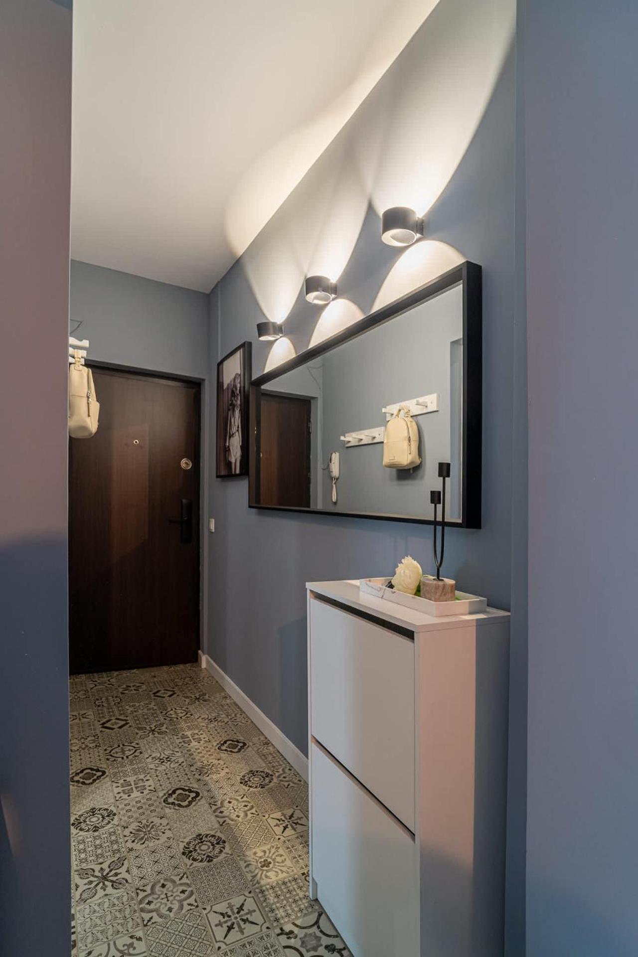 Chic Black & White 2Br Retreat On Dambovitei Букурещ Екстериор снимка