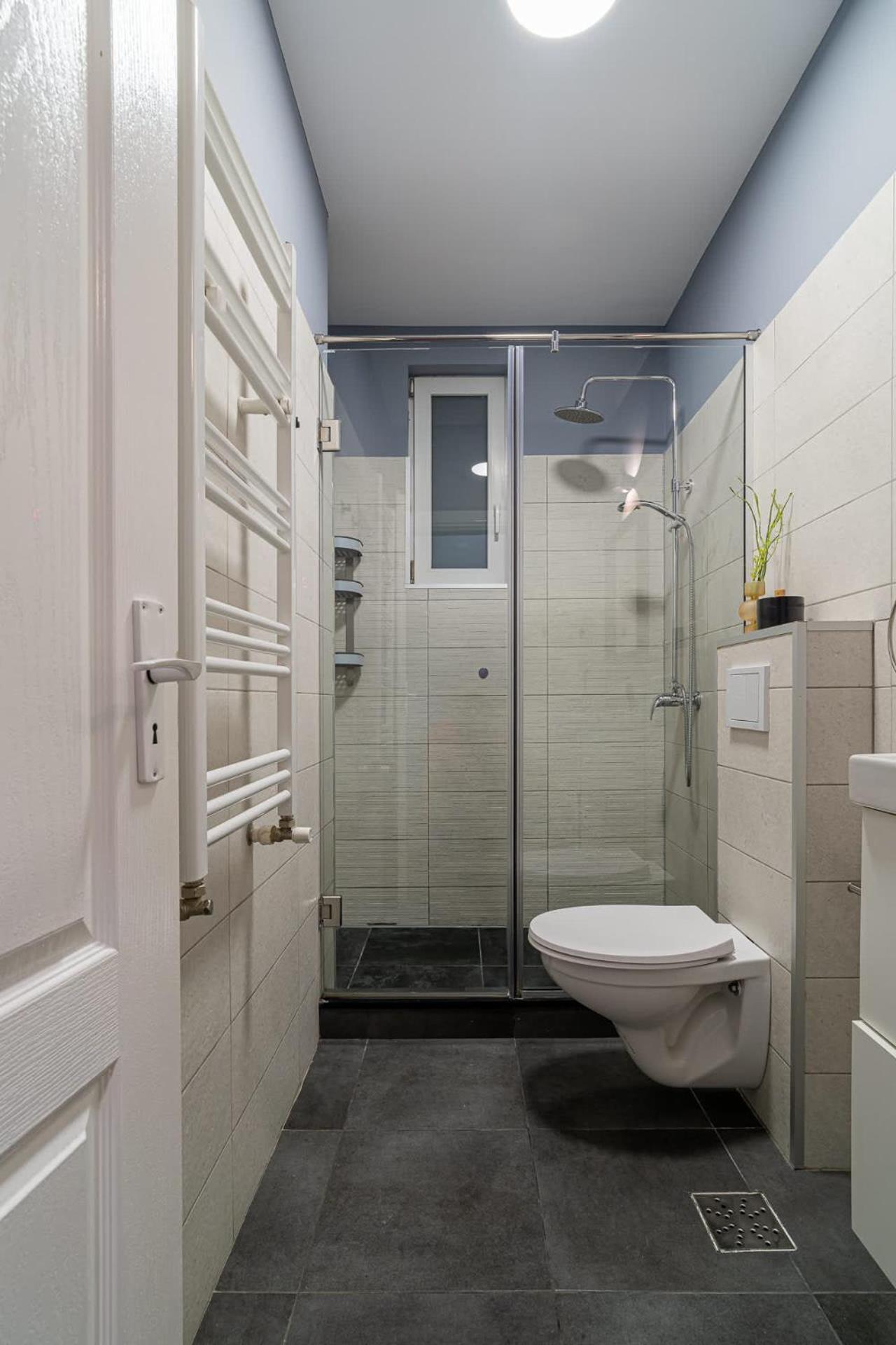 Chic Black & White 2Br Retreat On Dambovitei Букурещ Екстериор снимка
