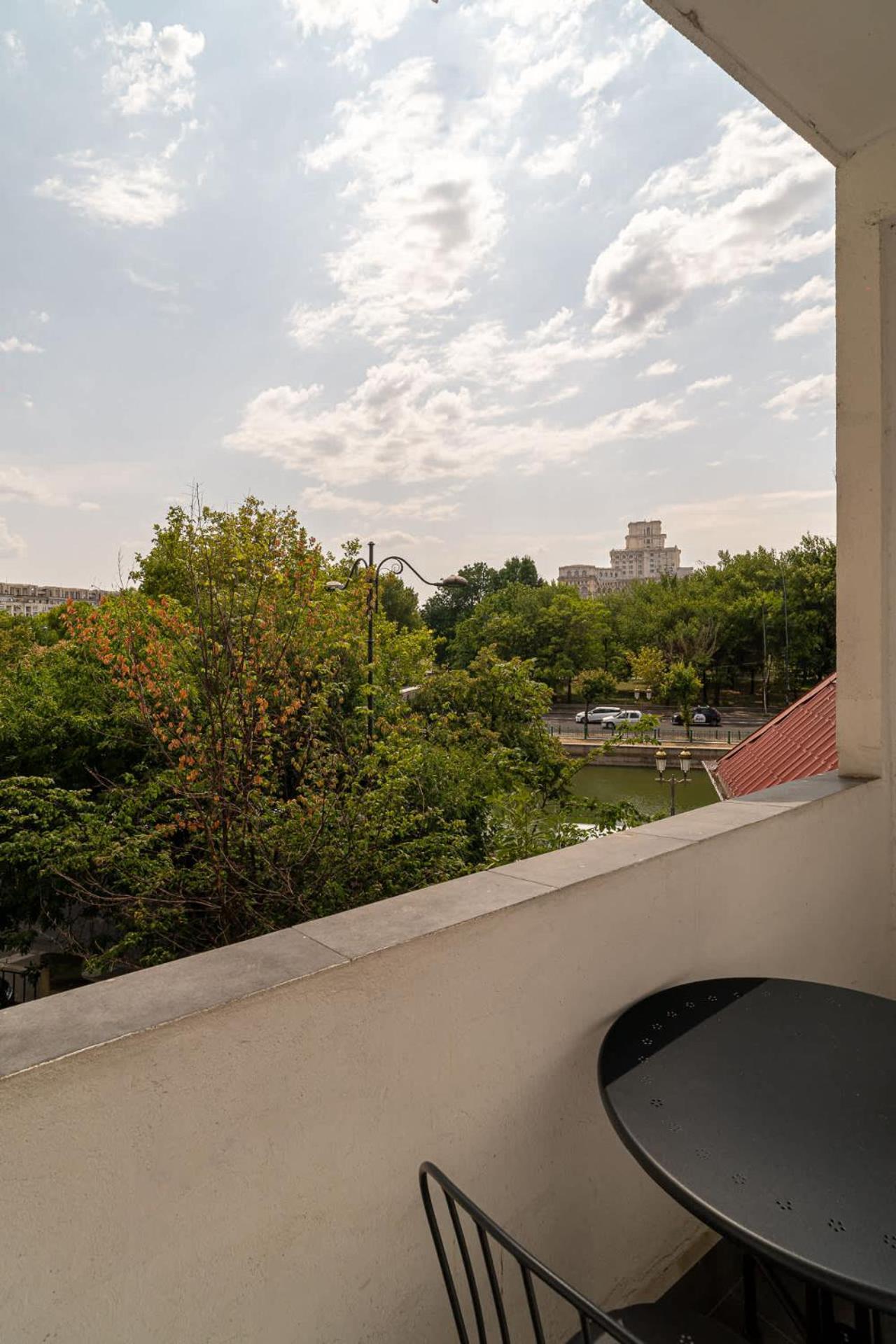 Chic Black & White 2Br Retreat On Dambovitei Букурещ Екстериор снимка
