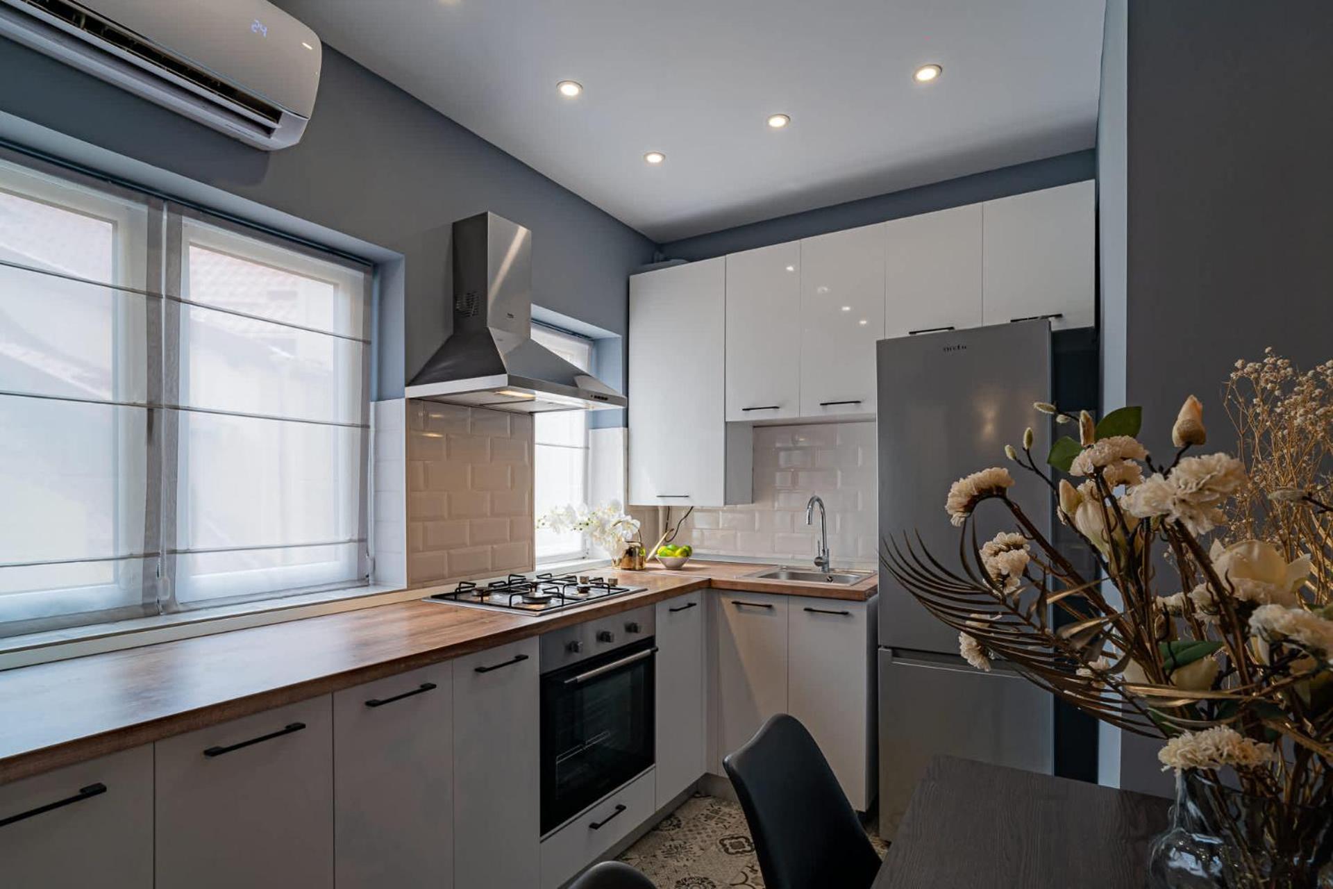 Chic Black & White 2Br Retreat On Dambovitei Букурещ Екстериор снимка