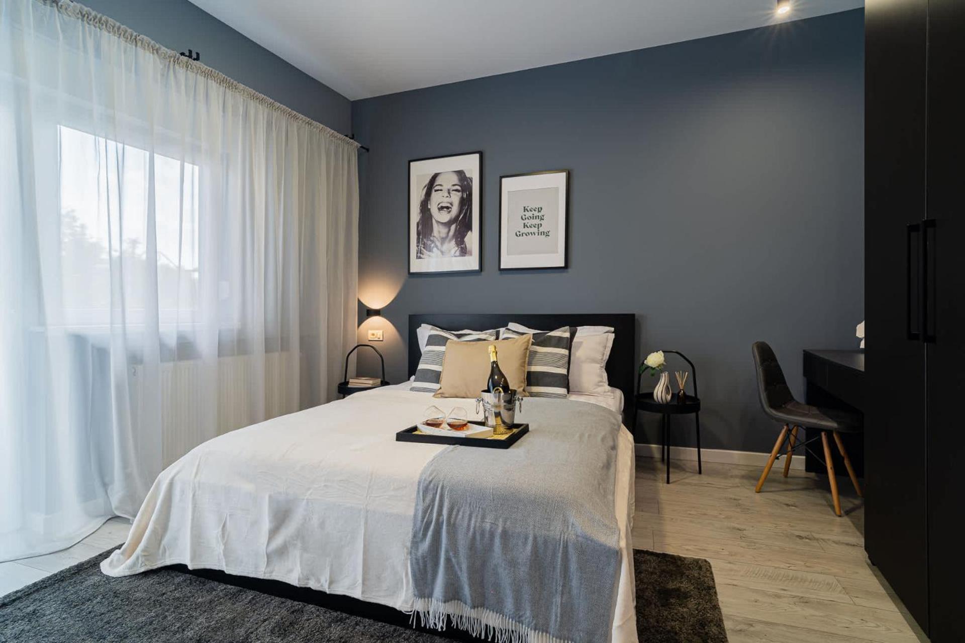 Chic Black & White 2Br Retreat On Dambovitei Букурещ Екстериор снимка